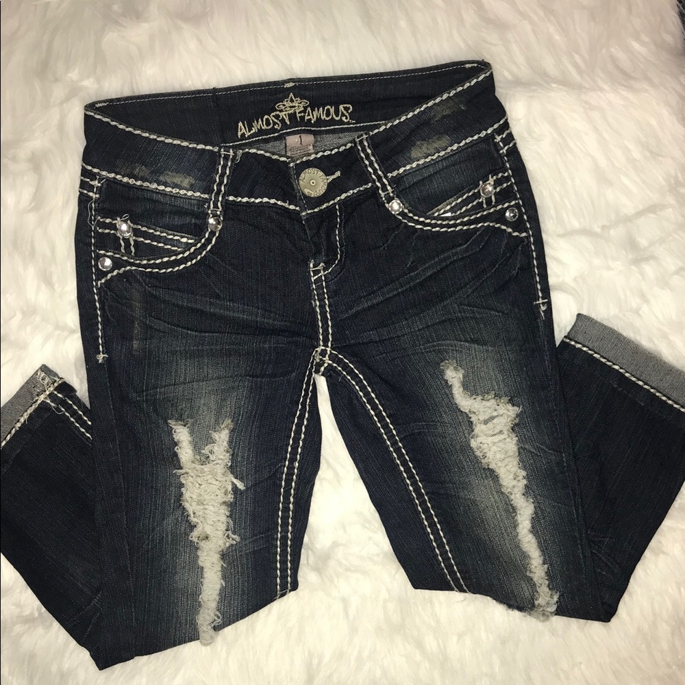 ✨Almost Famous Capri Jeans Sz (1)✨